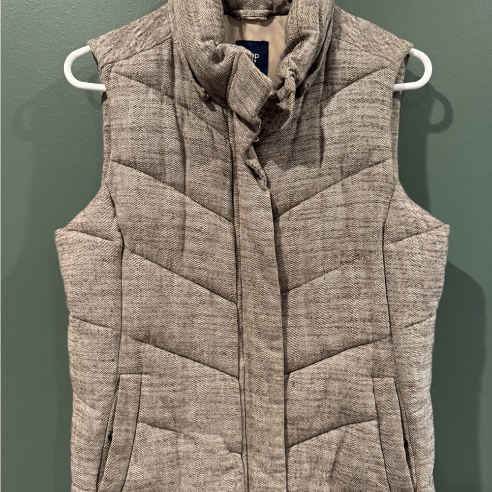 GAP Women's Heathered Gray Puffer Vest